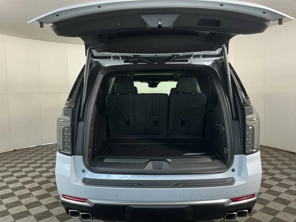 New 2027 Polar White Tricoat Chevrolet High Country image 13
