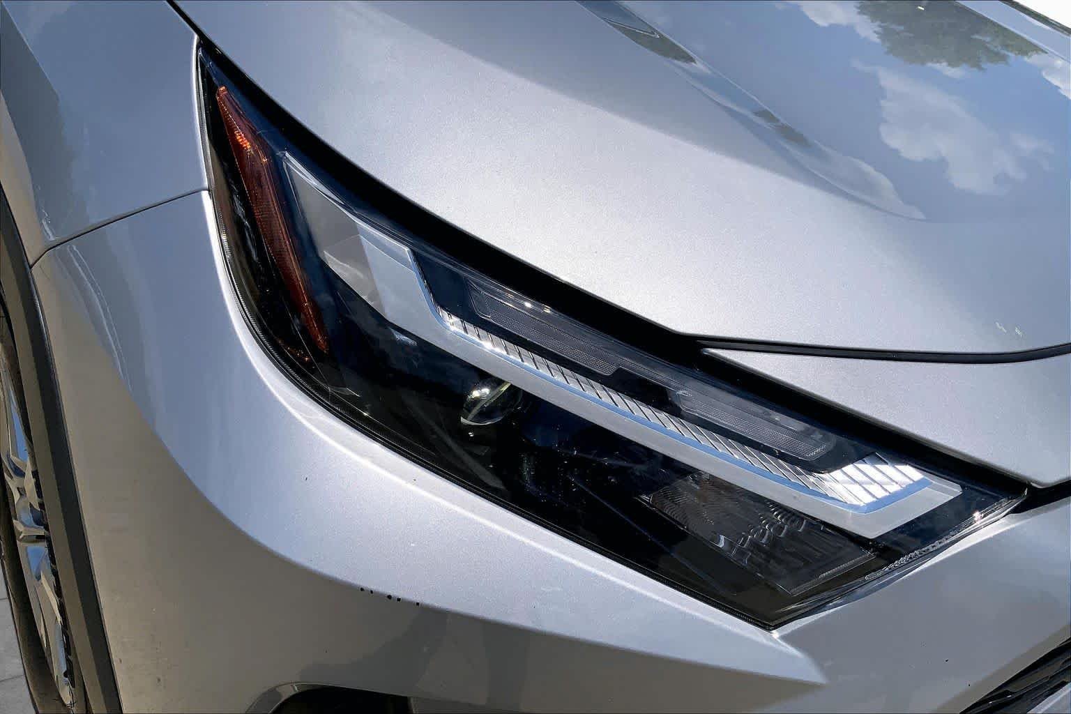 Used 2024 Silver Sky Metallic Toyota XLE image 26