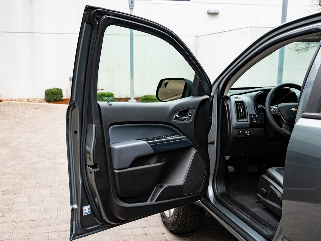 Used 2019 Satin Steel Metallic Chevrolet Z71 image 26