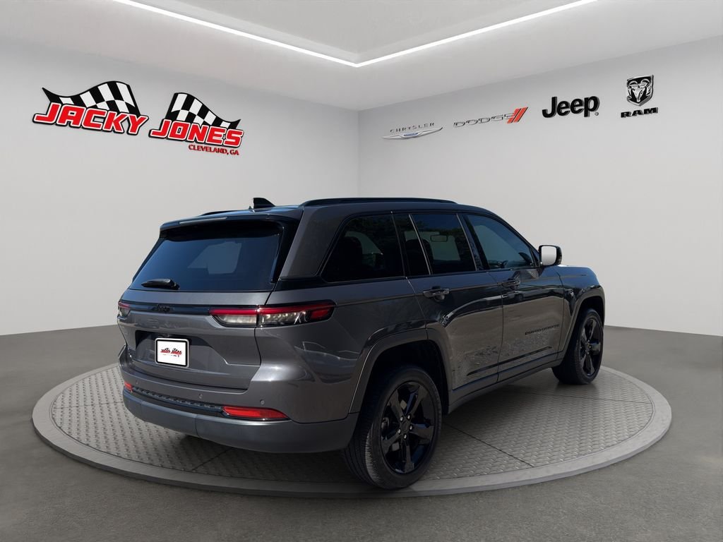 Used 2024 Baltic Gray Metallic Clearcoat Jeep Altitude X image 11