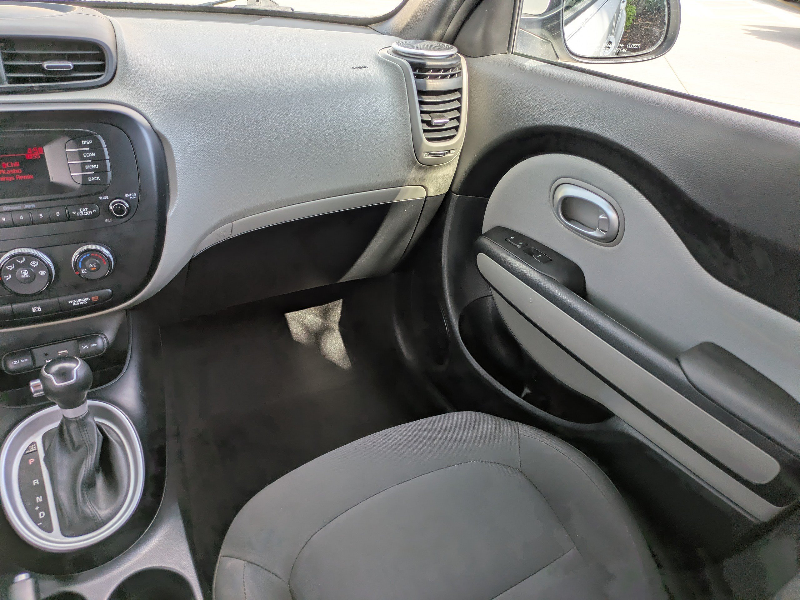 Used 2016 Clear White Kia BASE image 15
