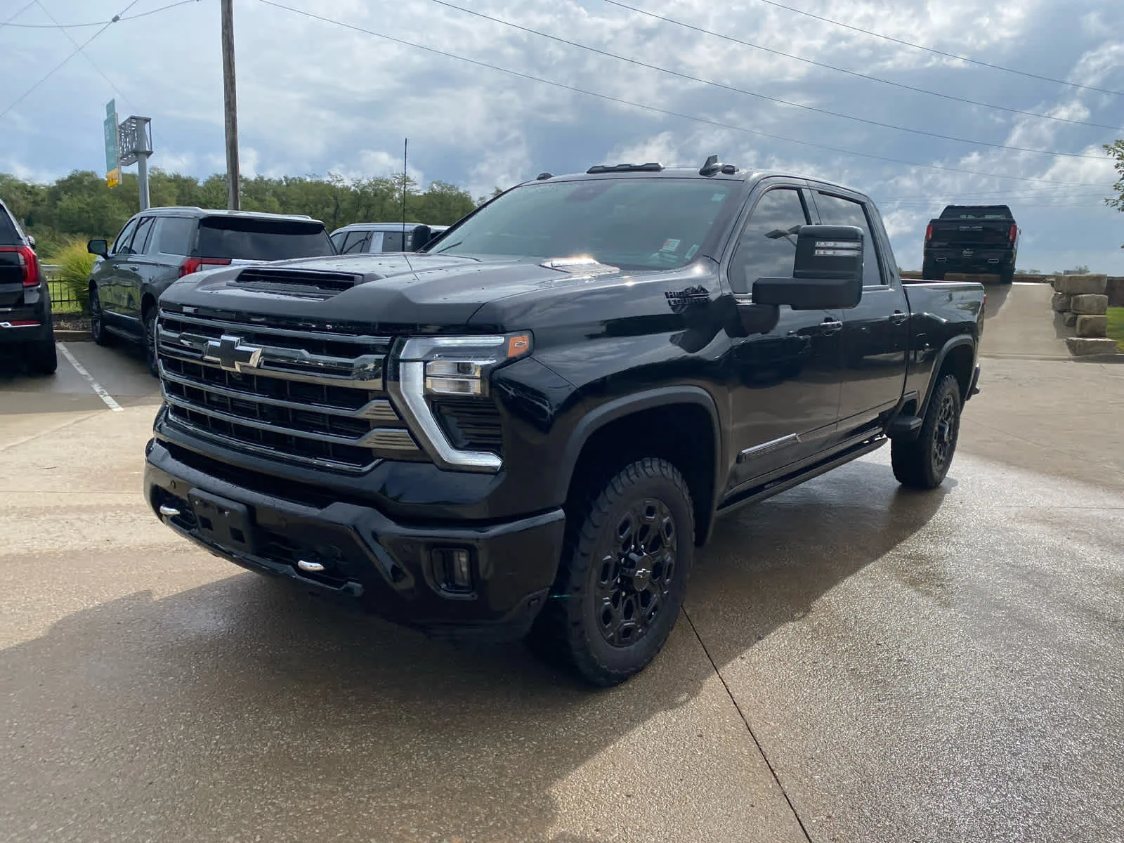 Used 2024 Black Chevrolet High Country image 2