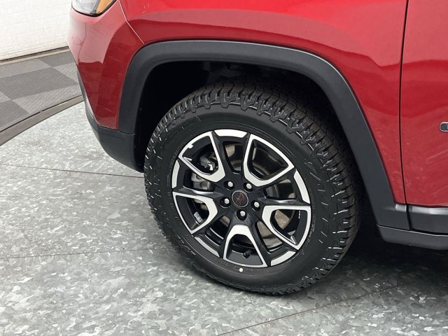 Used 2025 Red Hot Pearlcoat Jeep Trailhawk image 28