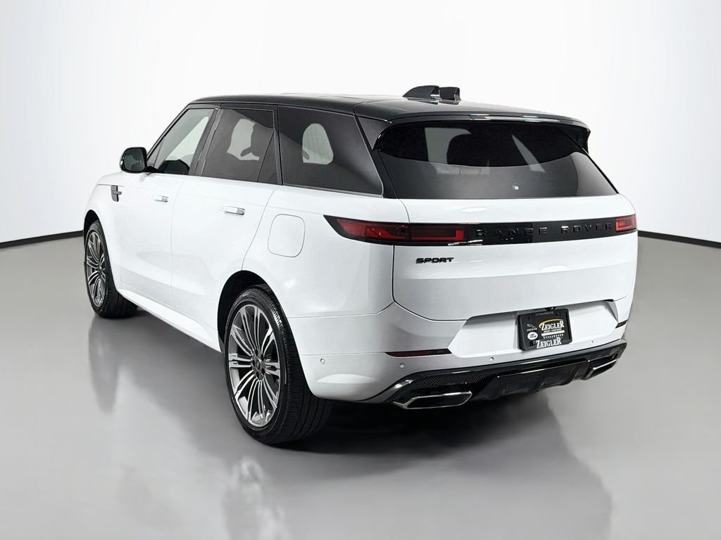 Used 2025 White Land Rover Dynamic SE image 7