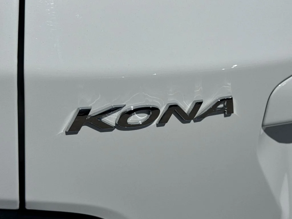 Used 2023 White Hyundai SEL image 11