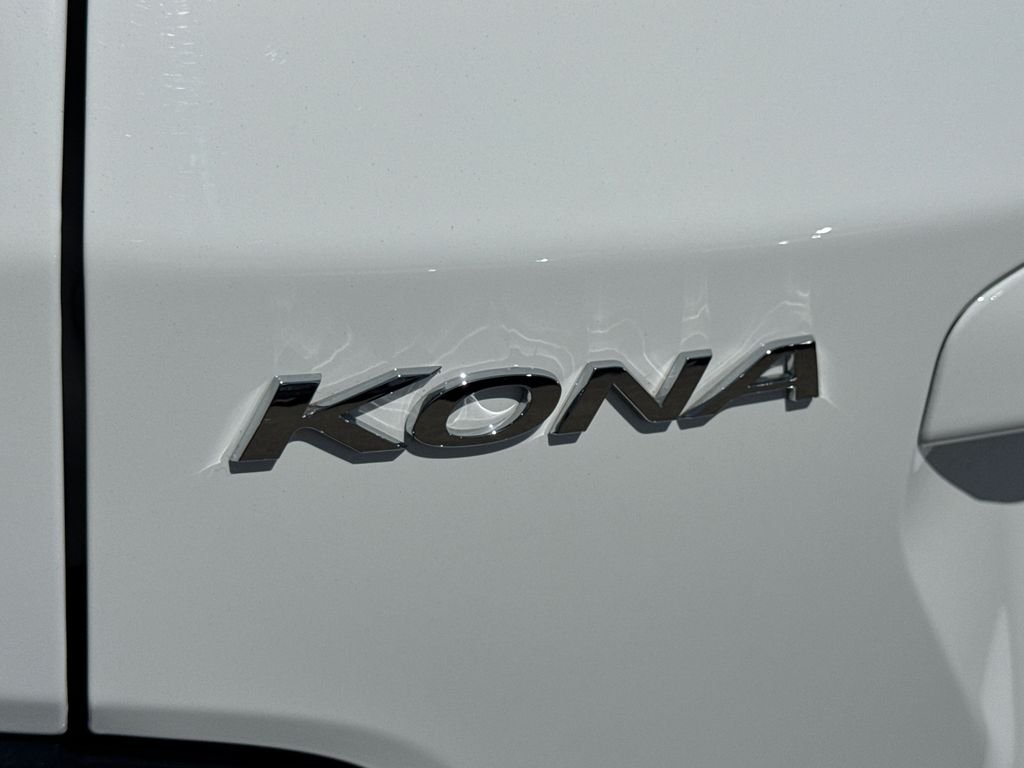 Used 2023 White Hyundai SEL image 11