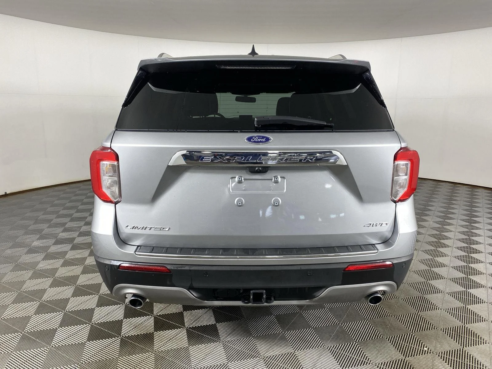 Used 2023 Iconic Silver Ford Limited image 7