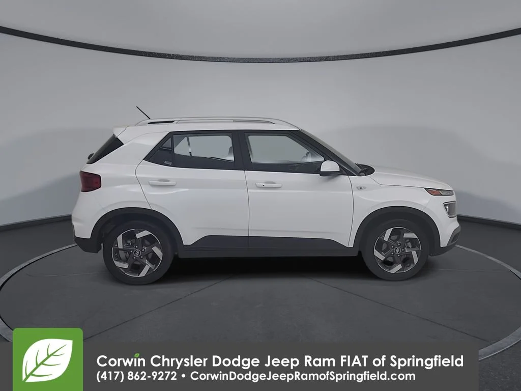 Used 2025 White Hyundai SEL image 17