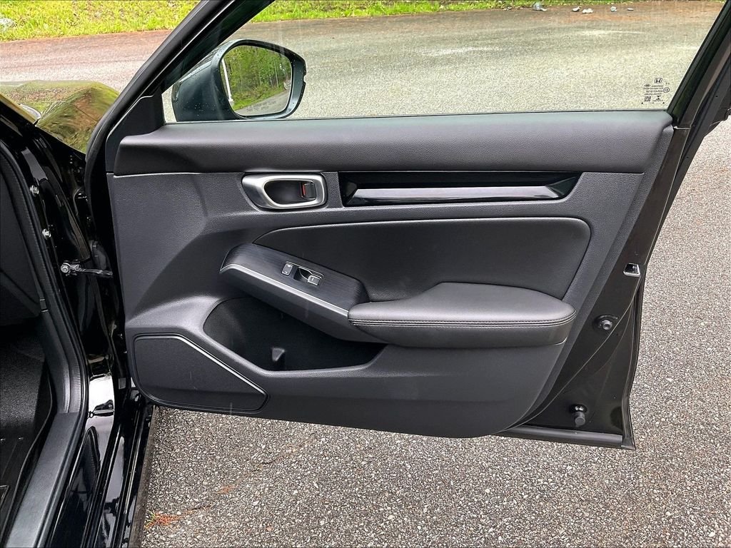 Used 2023 Black Honda Touring image 12