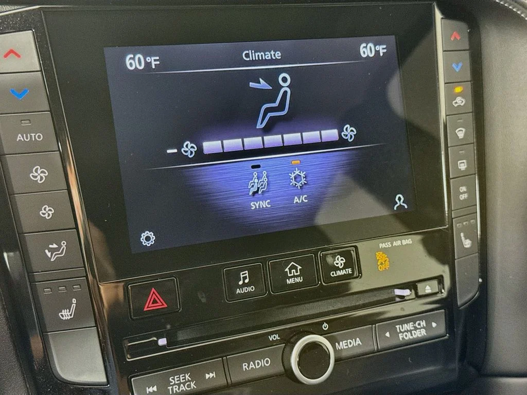 Certified Used 2023 Black INFINITI LUXE image 21