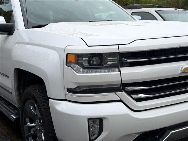 Used 2017 Iridescent Pearl Tricoat Chevrolet LTZ image 4