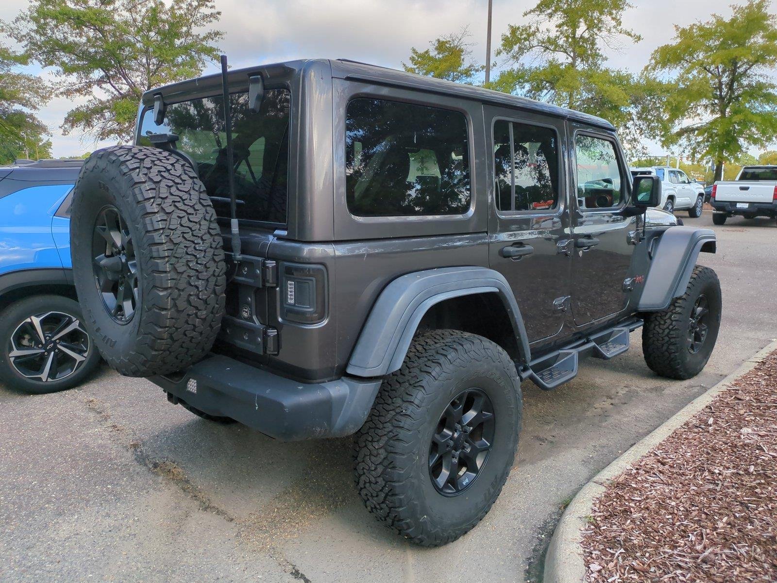 Used 2018 Granite Crystal Metallic Clearcoat Jeep Rubicon image 4