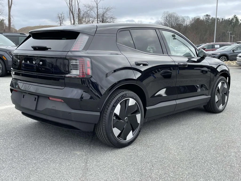 New 2025 Onyx Black Volvo Ultra image 24