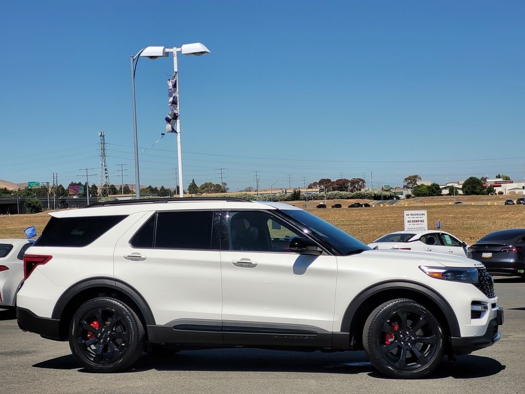2023 Ford Explorer ST - Photo 3