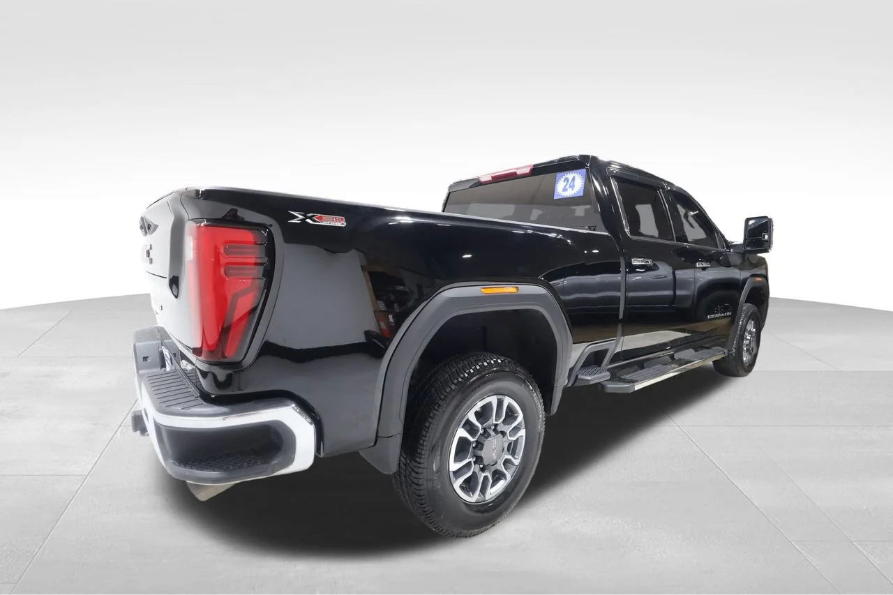 Used 2024 Onyx Black GMC SLT image 4