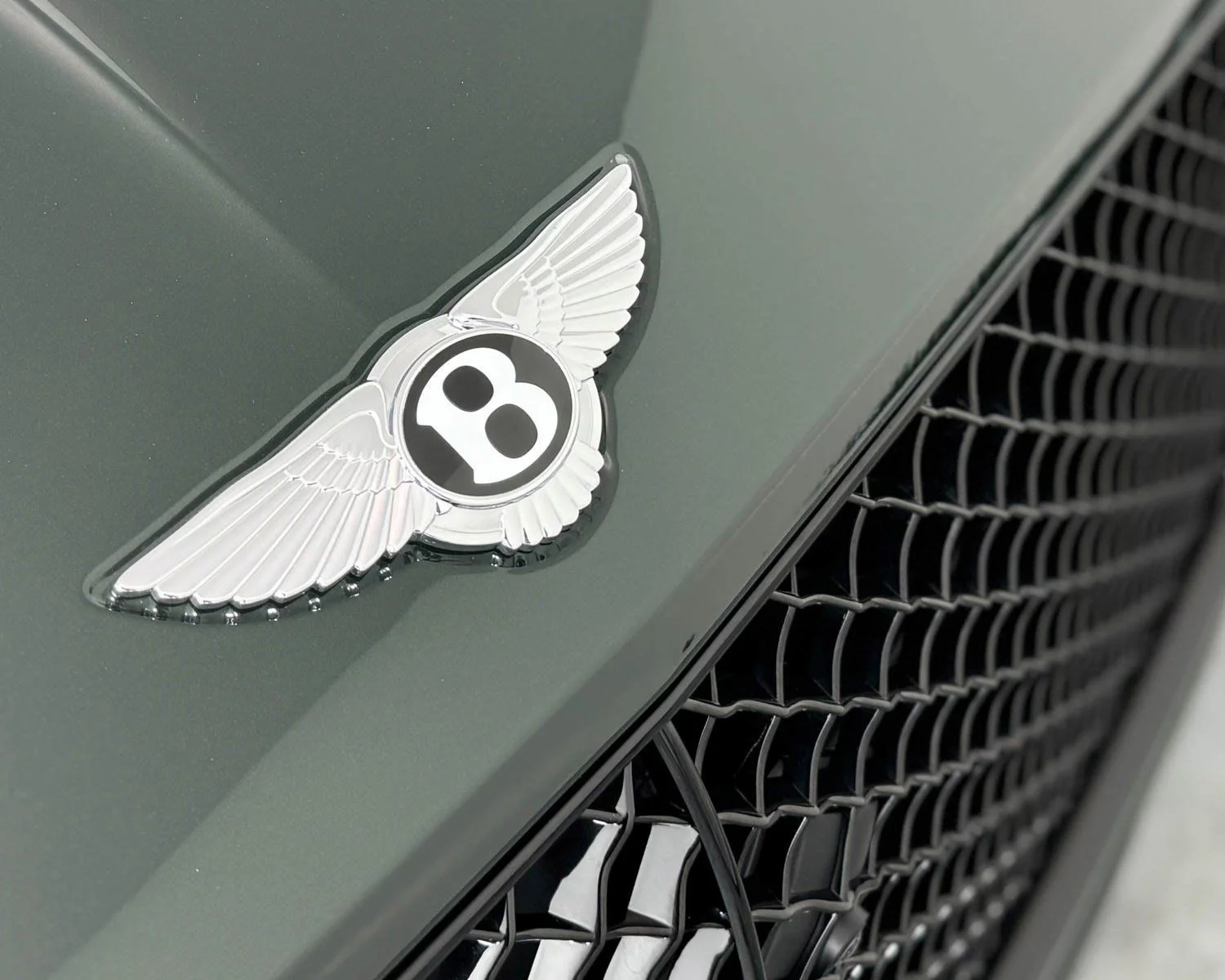 Used 2024 Green Bentley V8 S image 46