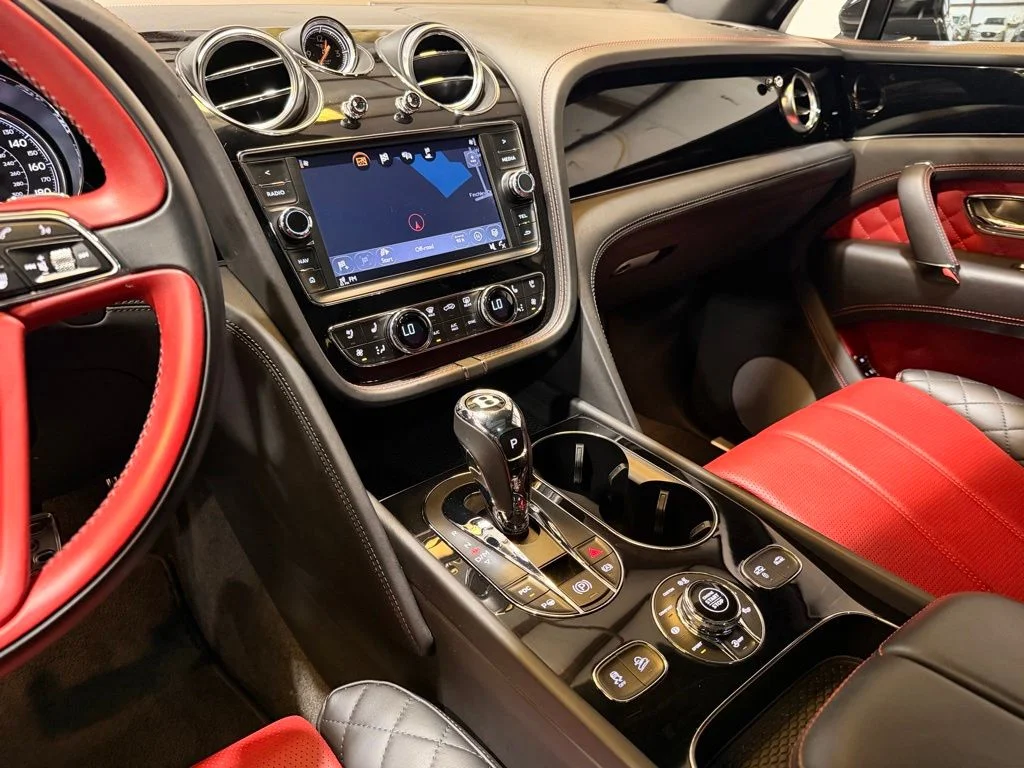 Used 2018  Bentley W12 image 24
