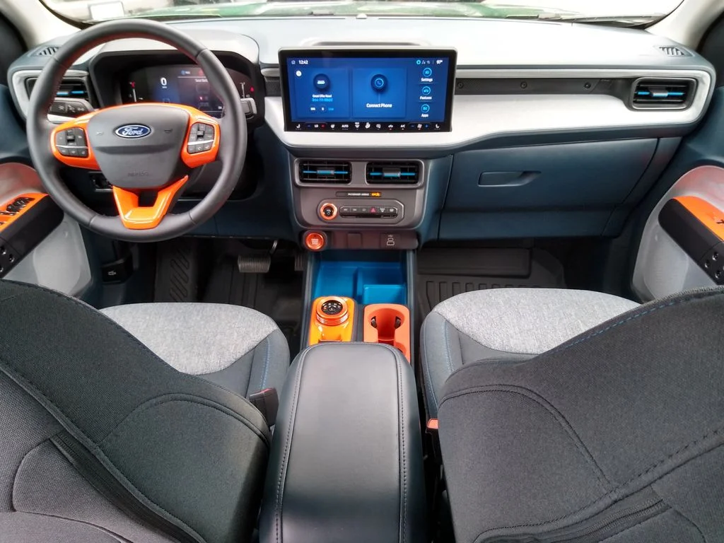 Used 2025 Green Ford XLT image 12