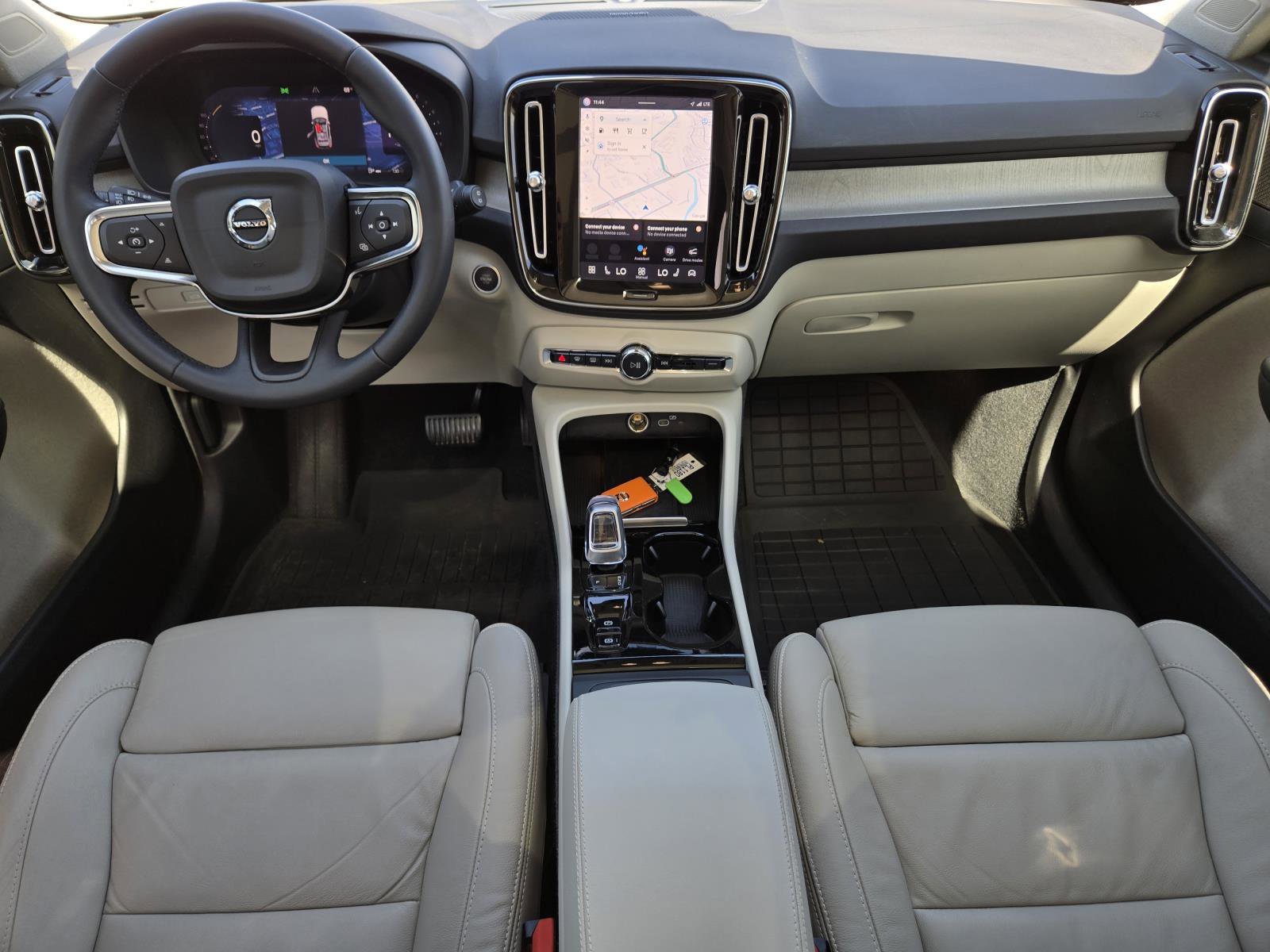 Used 2023 Crystal White Volvo Ultimate Bright Theme image 34