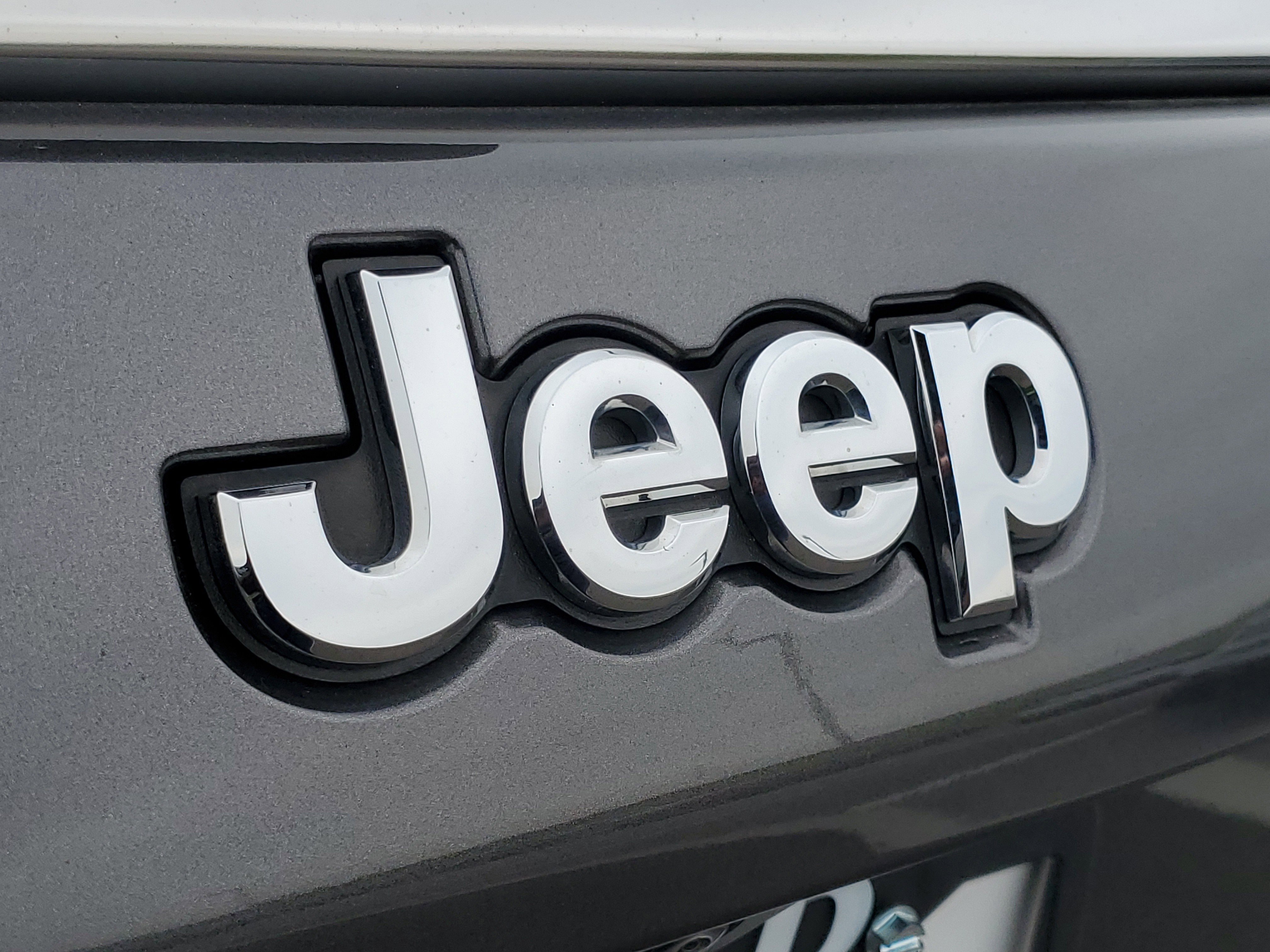 Used 2022 Granite Crystal Metallic Clearcoat Jeep Limited image 6