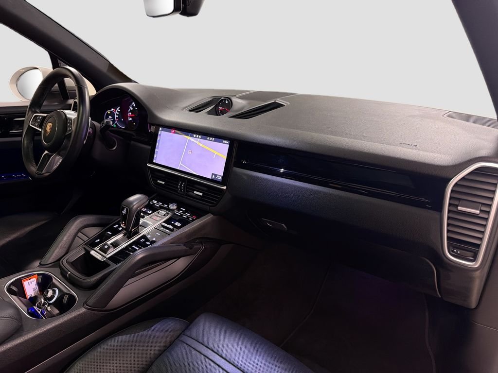 Used 2020  Porsche  image 31