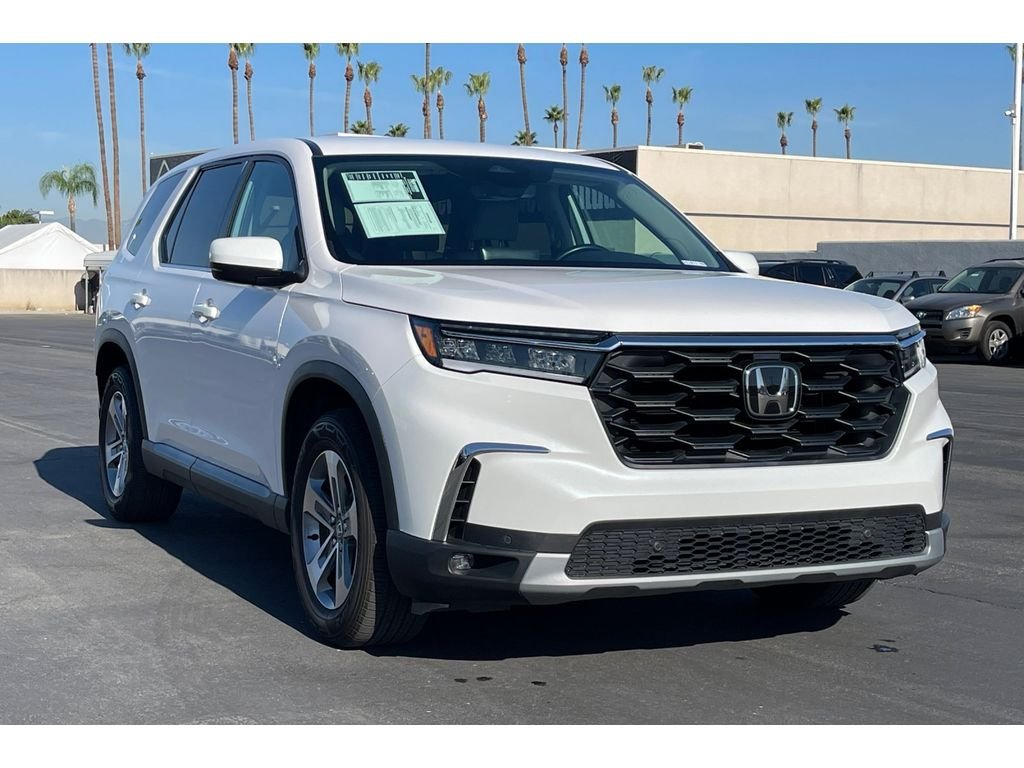 Certified Used 2025 Platinum White Pearl Honda EX-L image 8