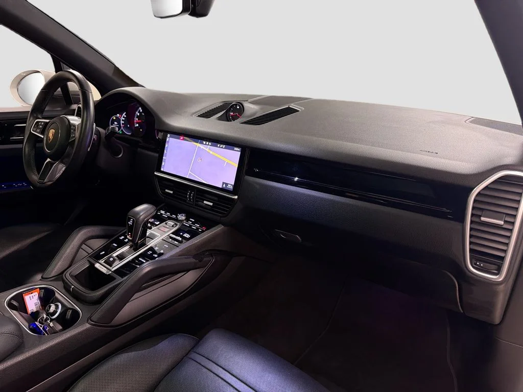 Used 2020  Porsche  image 31