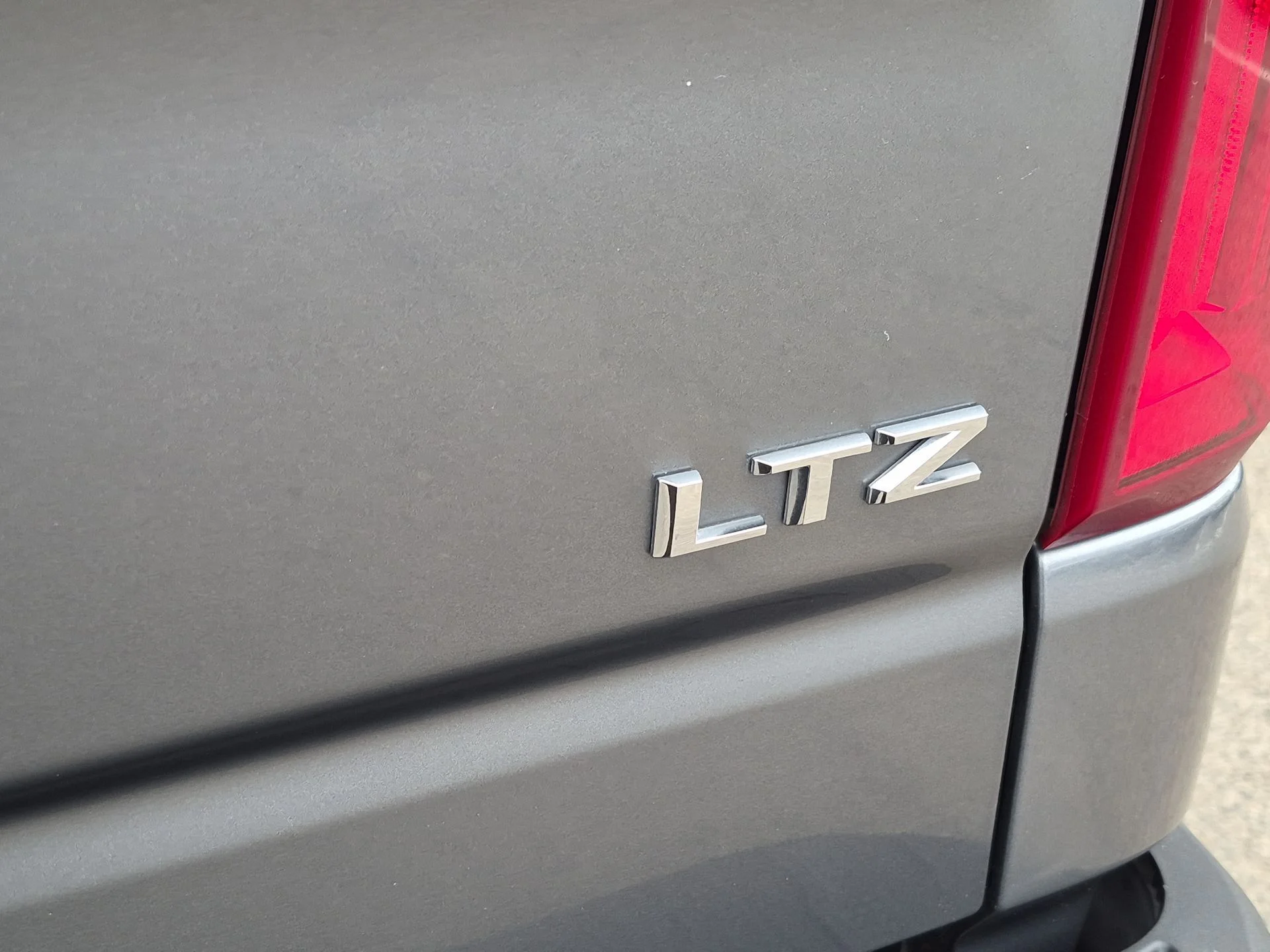 Used 2019 Gray Chevrolet LTZ image 31