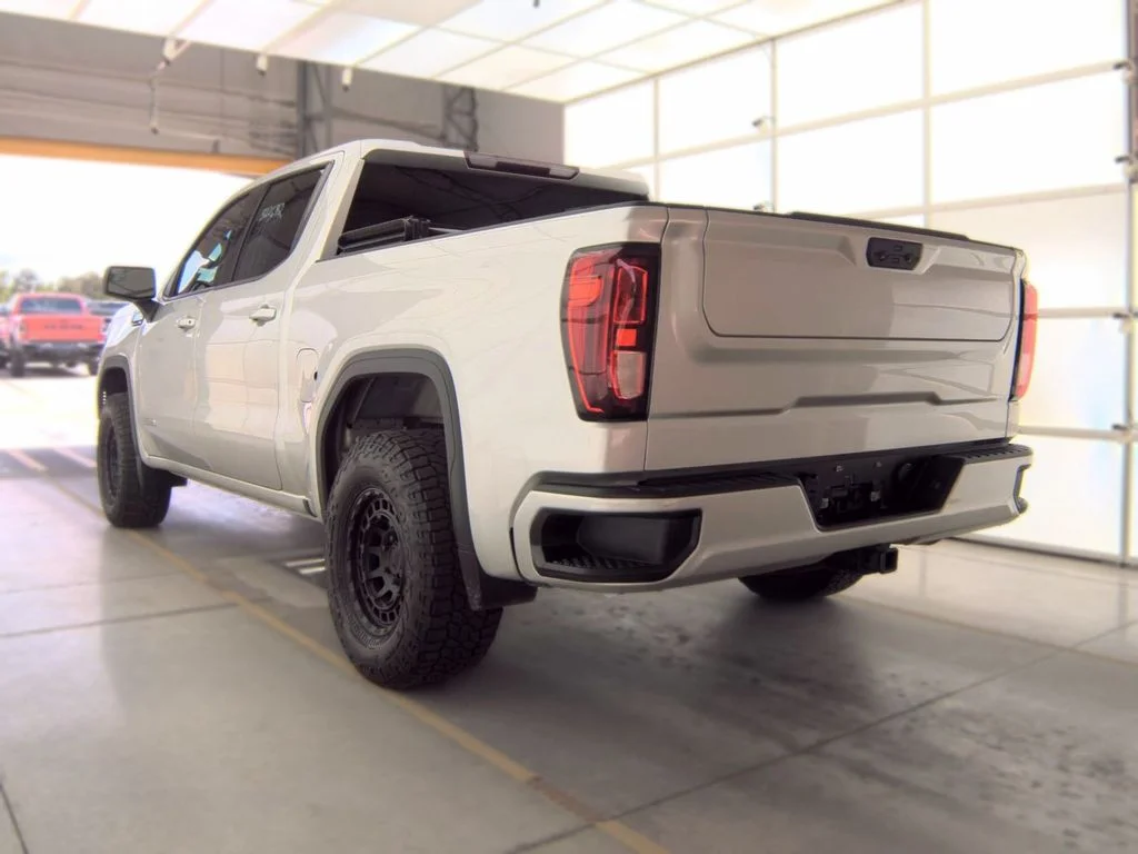 Used 2022 Silver GMC Elevation image 4