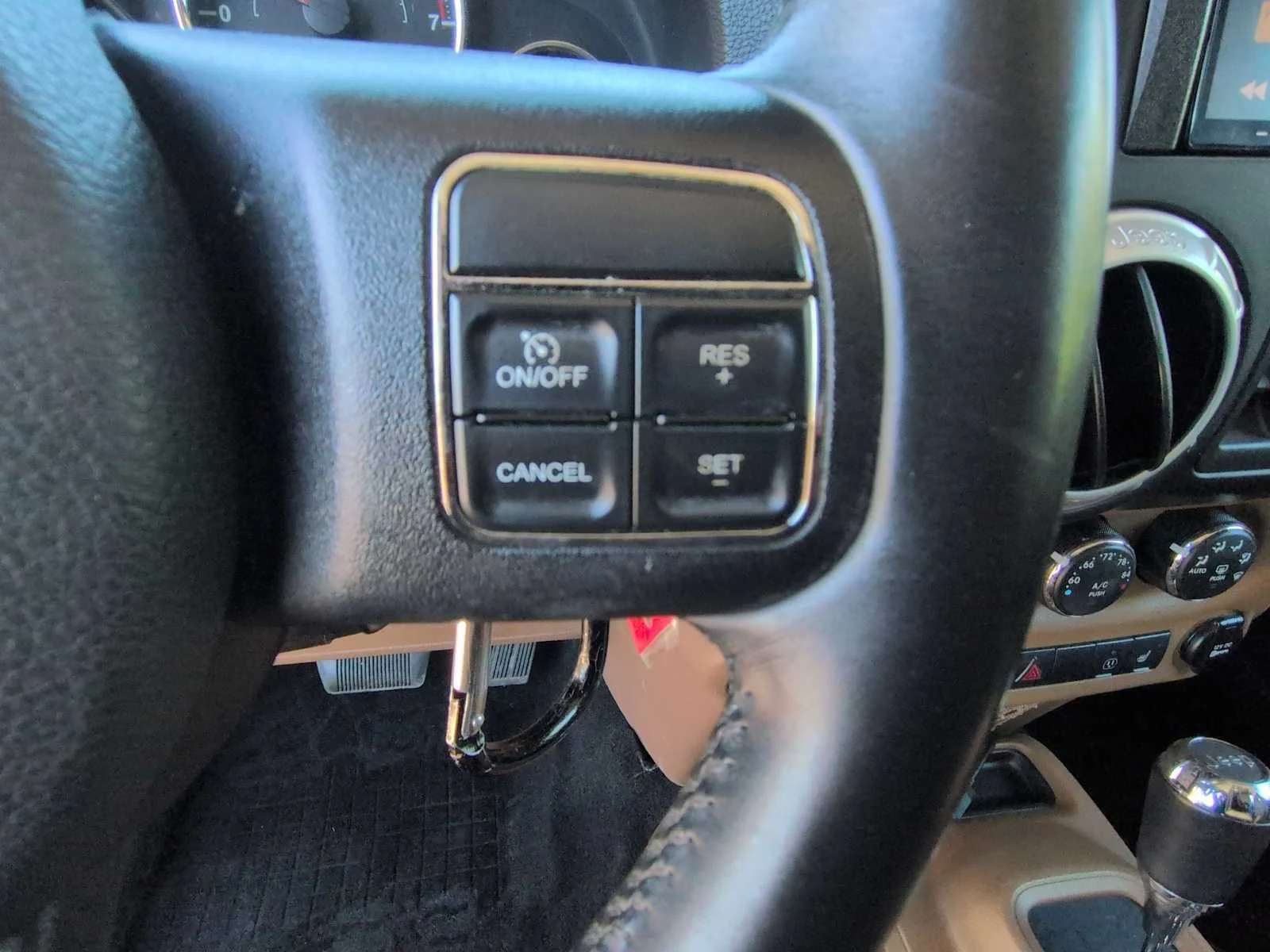 Used 2014 Bright White Clearcoat Jeep Sahara image 22