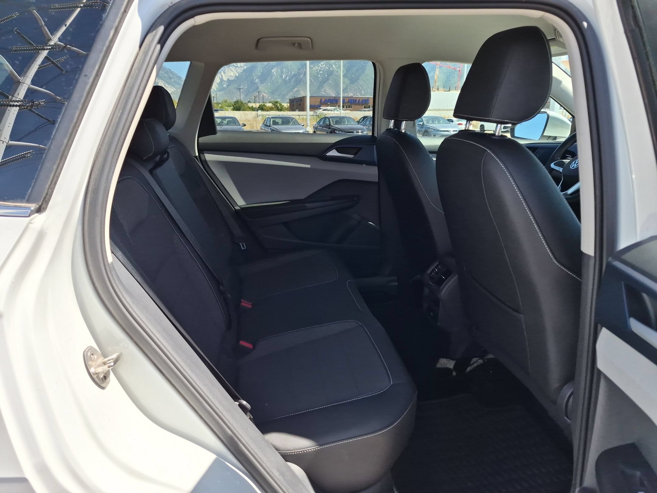 Used 2024 White Volkswagen SE image 28