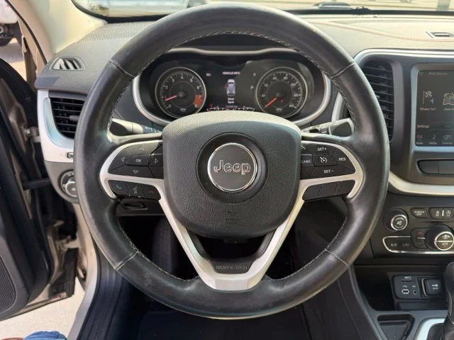 Used 2015 Beige Jeep Limited image 13