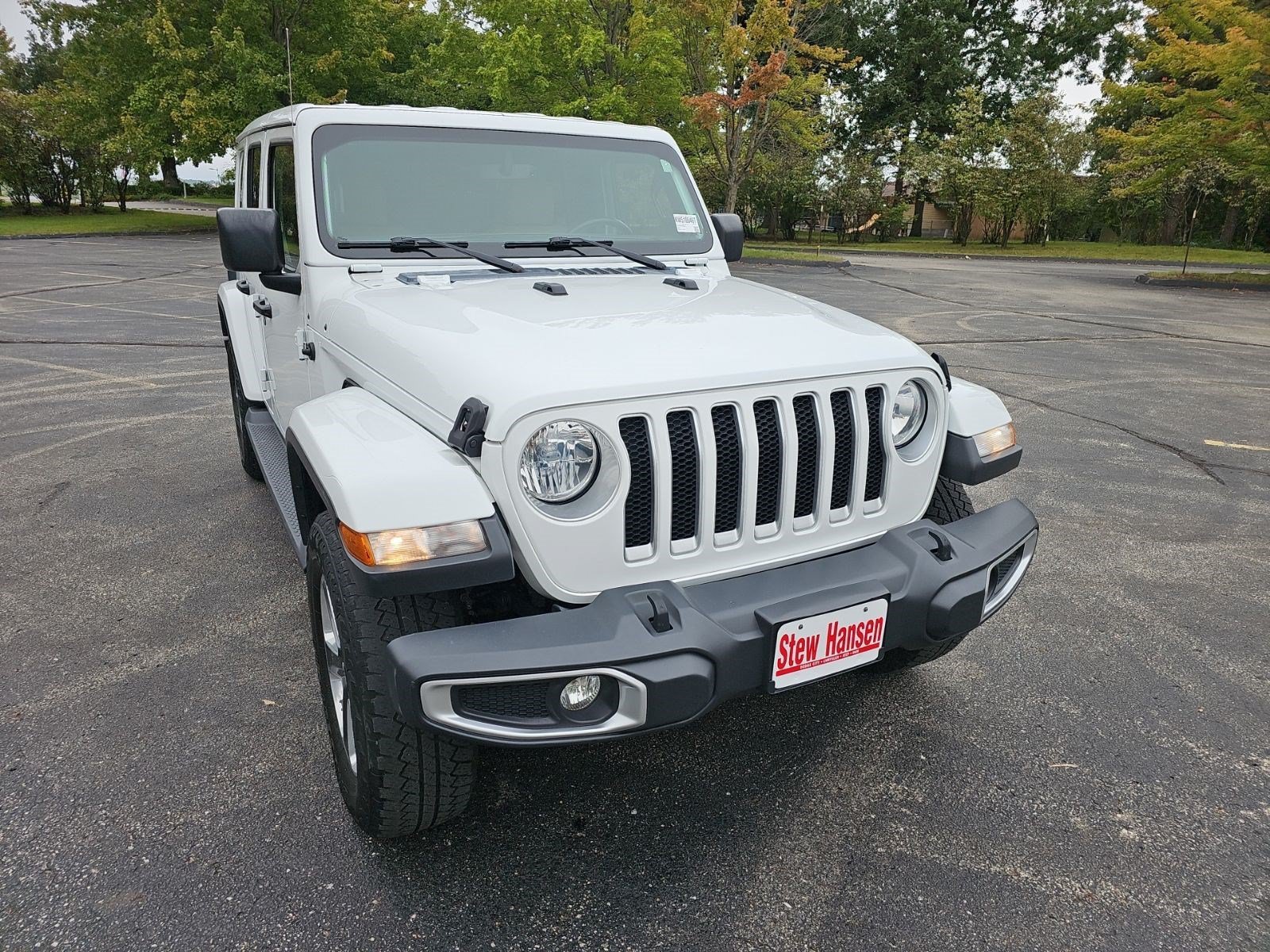 Used 2019 Bright White Clearcoat Jeep Sahara image 7
