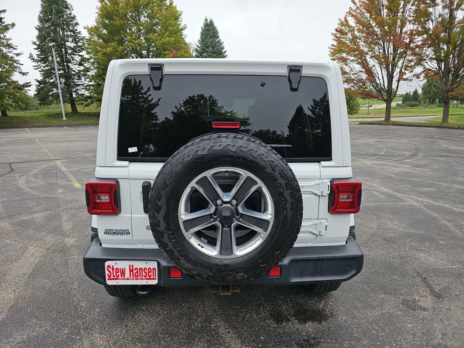 Used 2019 Bright White Clearcoat Jeep Sahara image 4
