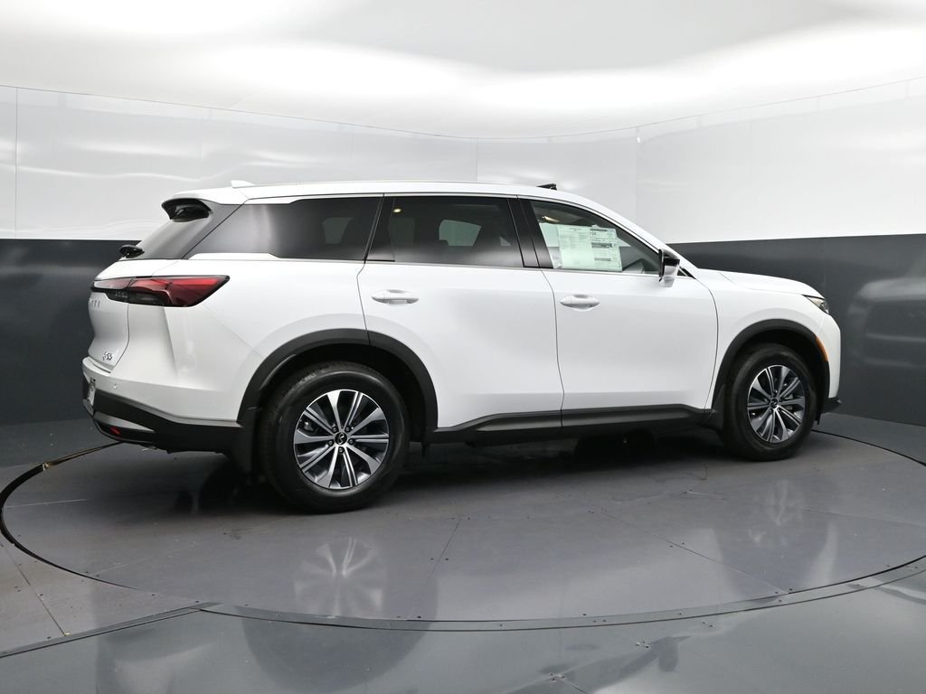 Certified Used 2026 White INFINITI PURE image 8