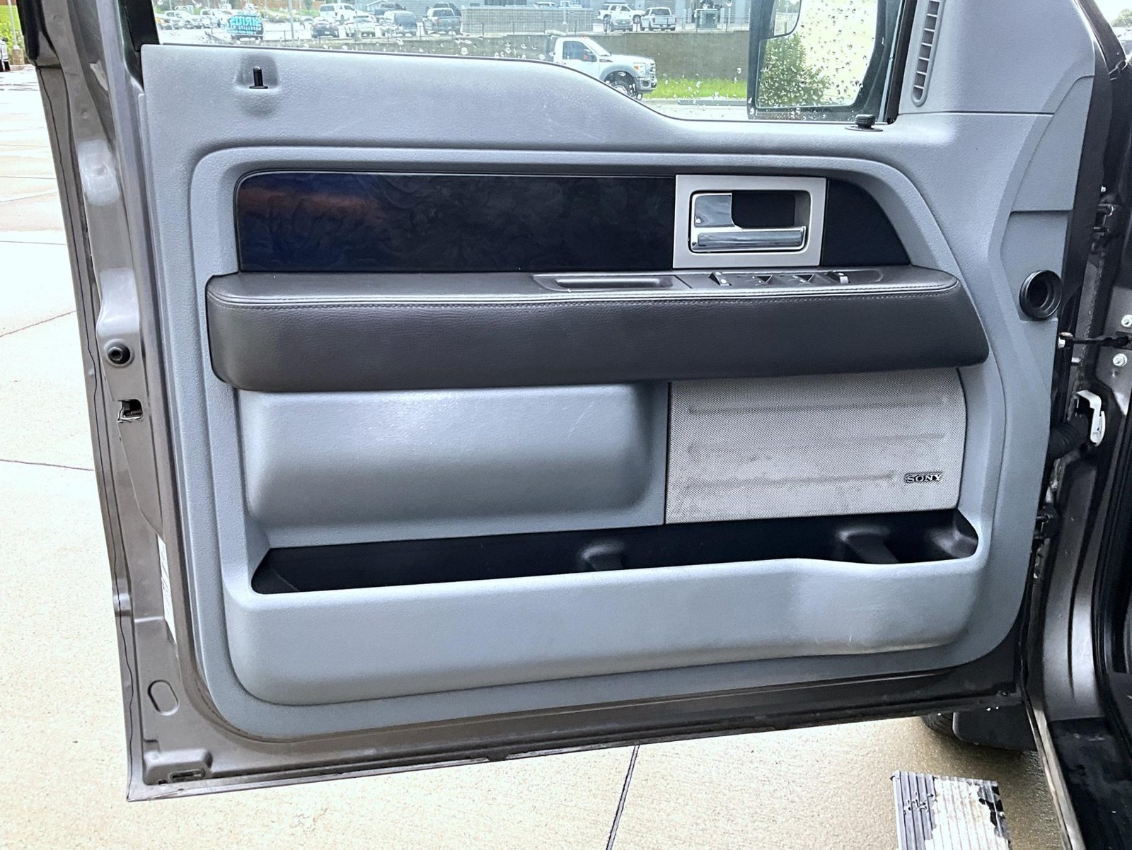 Used 2011 Gray Ford Platinum image 9