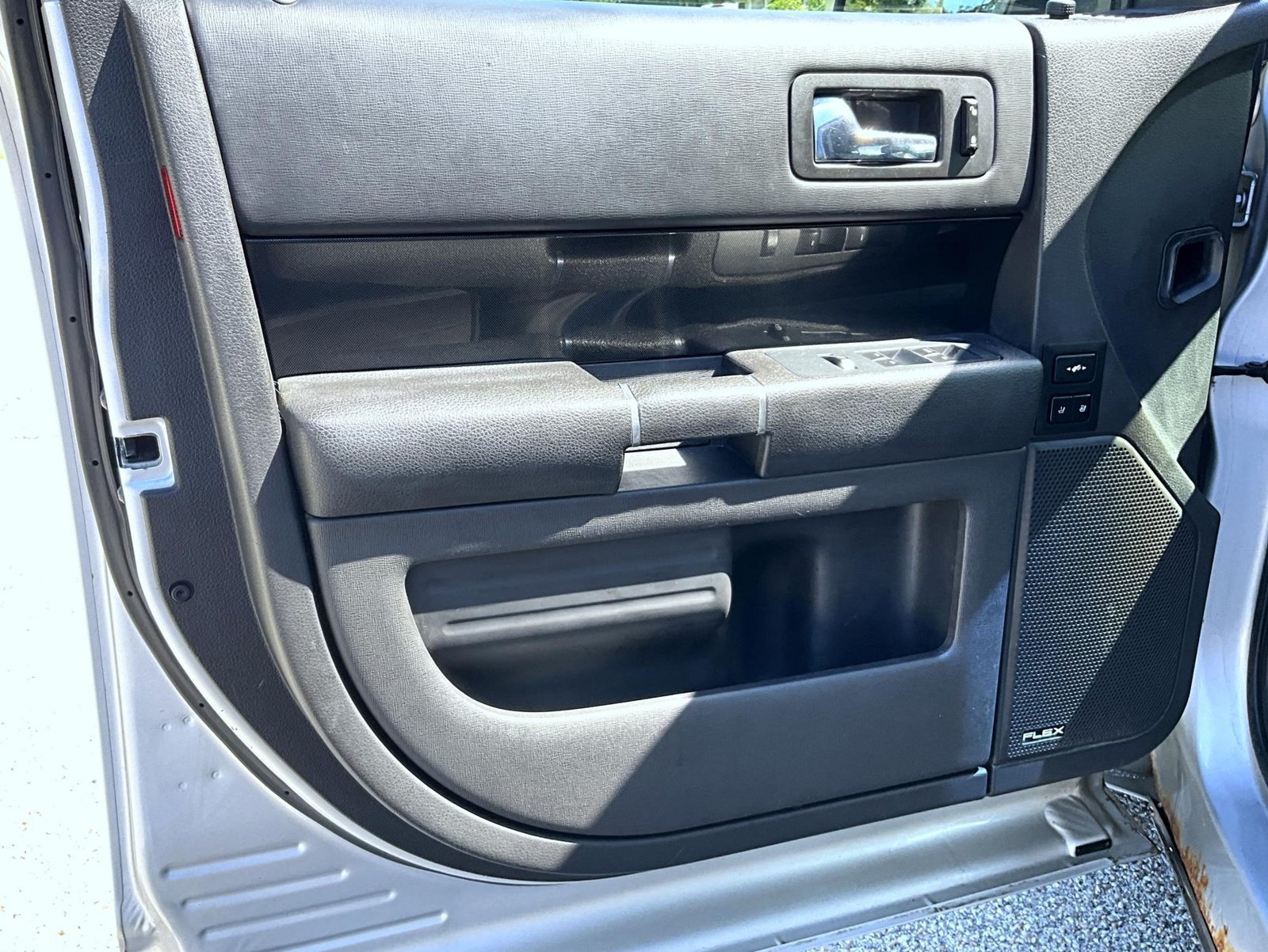 Used 2012 Silver Ford Titanium image 10
