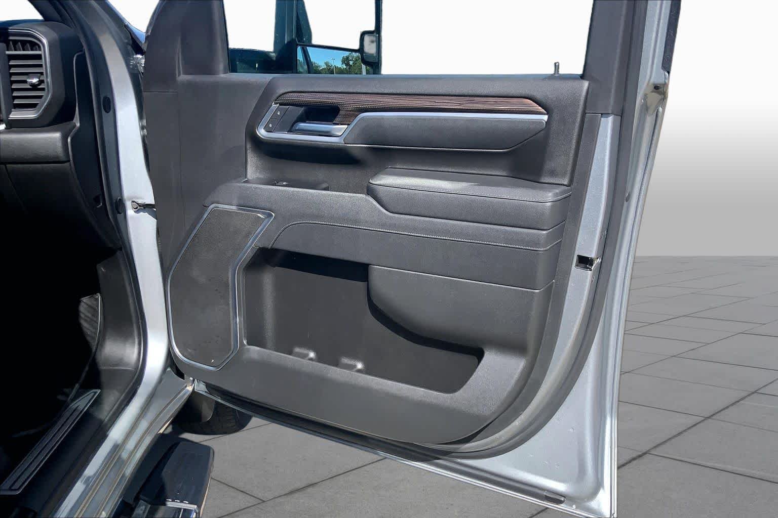 Used 2026 Sterling Gray Metallic Chevrolet LT image 23