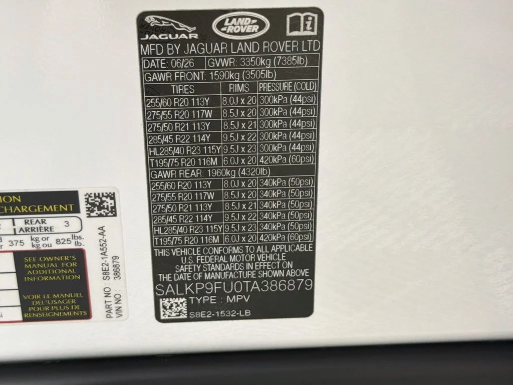 New 2026 Fuji White Land Rover SE image 34