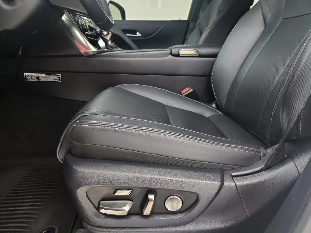 Used 2024 White Lexus 600 Luxury image 21