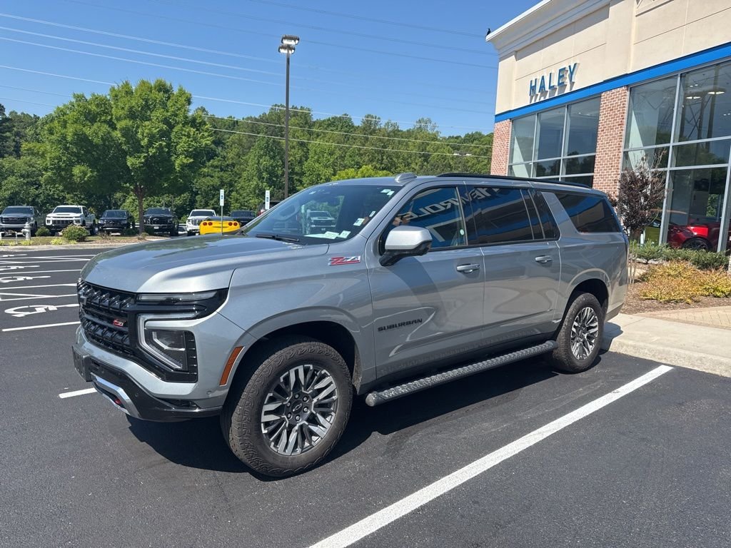 Used 2025 Gray Chevrolet Z71 image 1