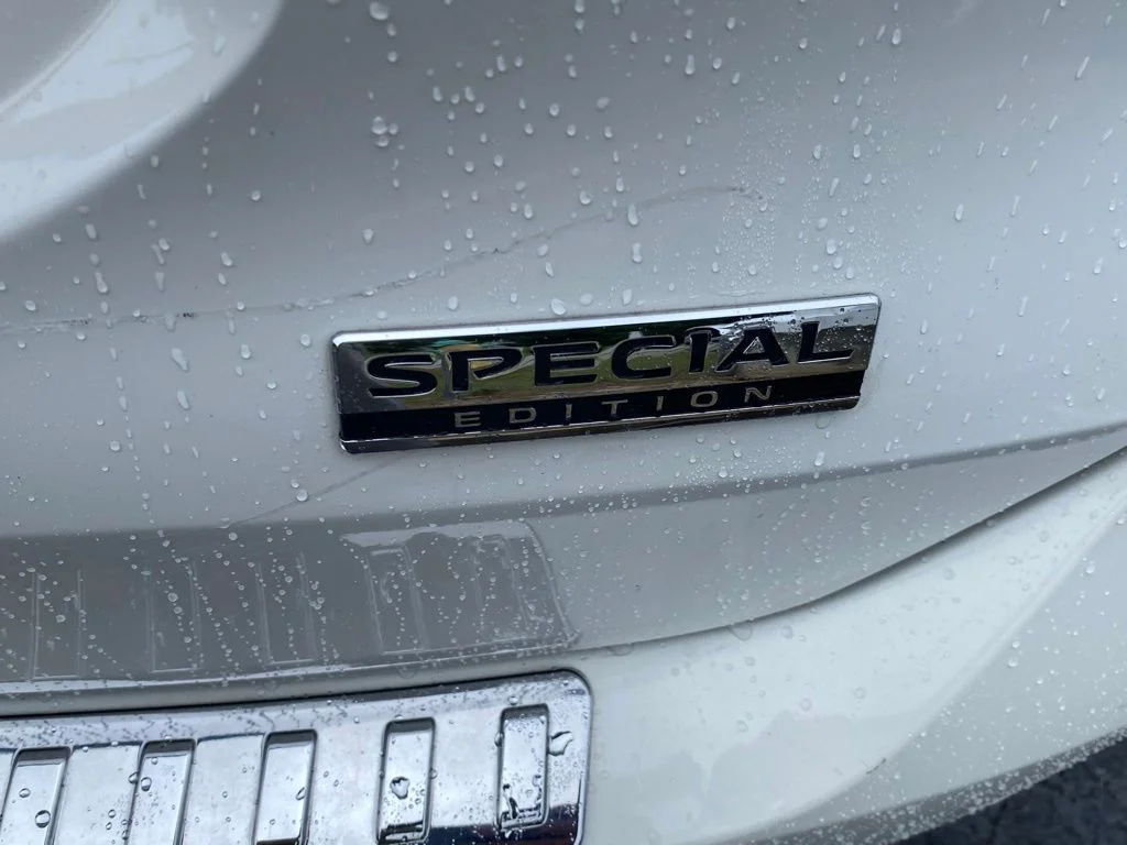 Used 2019 White Nissan S image 16