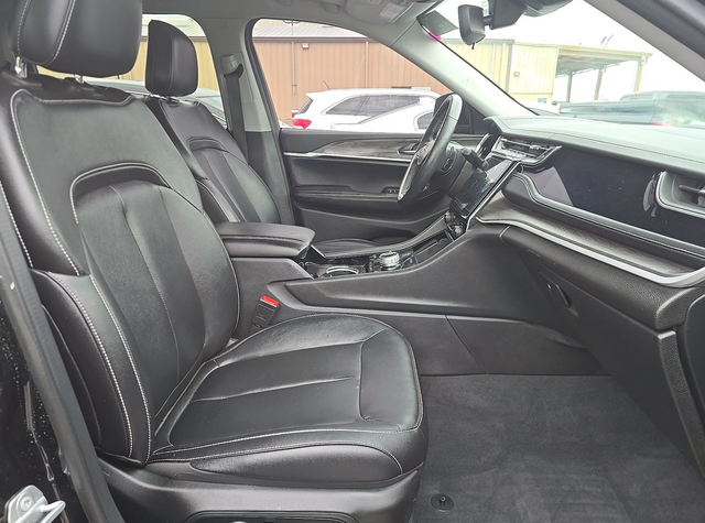Used 2022 Black Jeep 4xe image 13