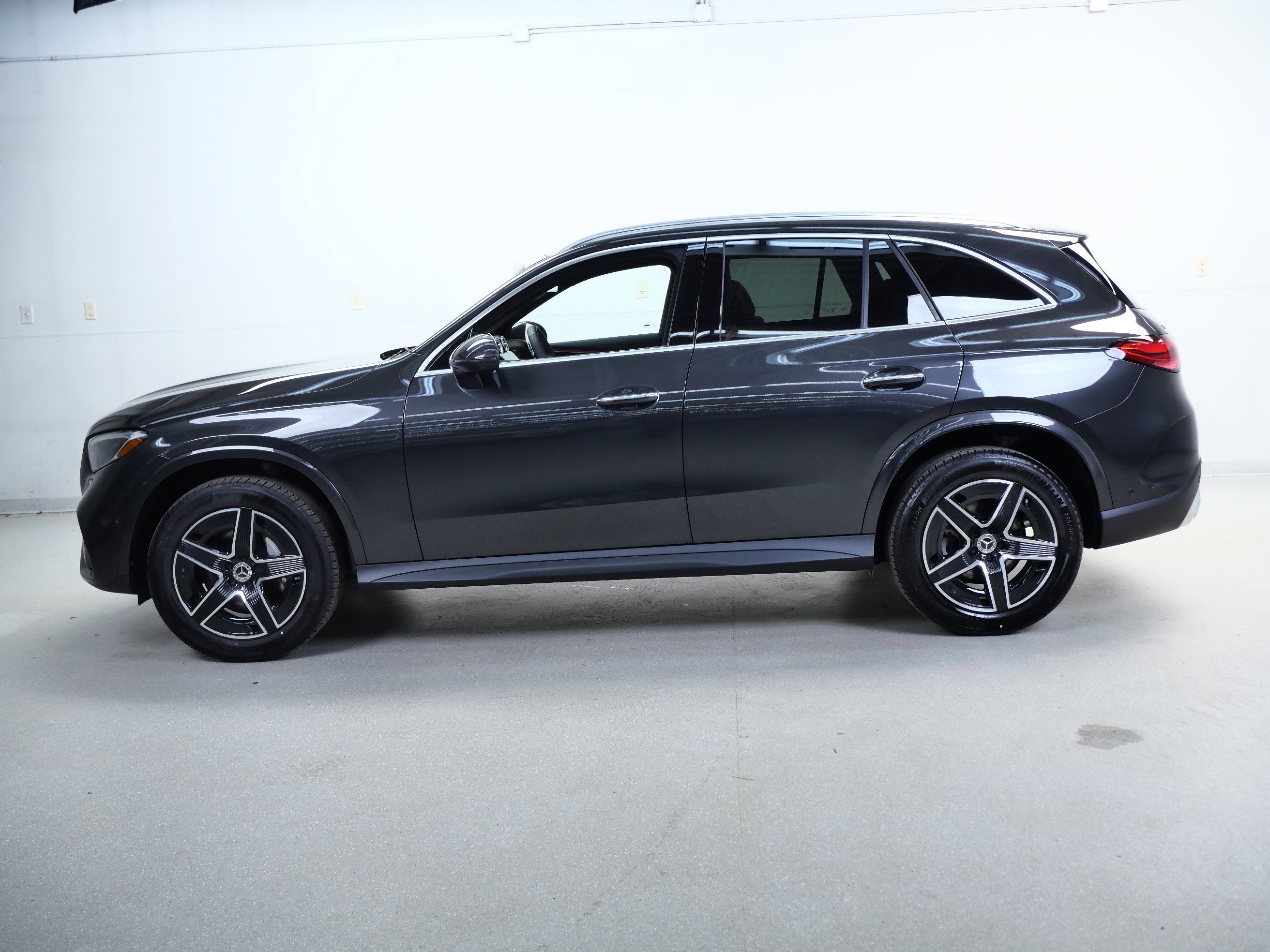 New 2026 Graphite Grey Metallic Mercedes-Benz GLC 300 image 5
