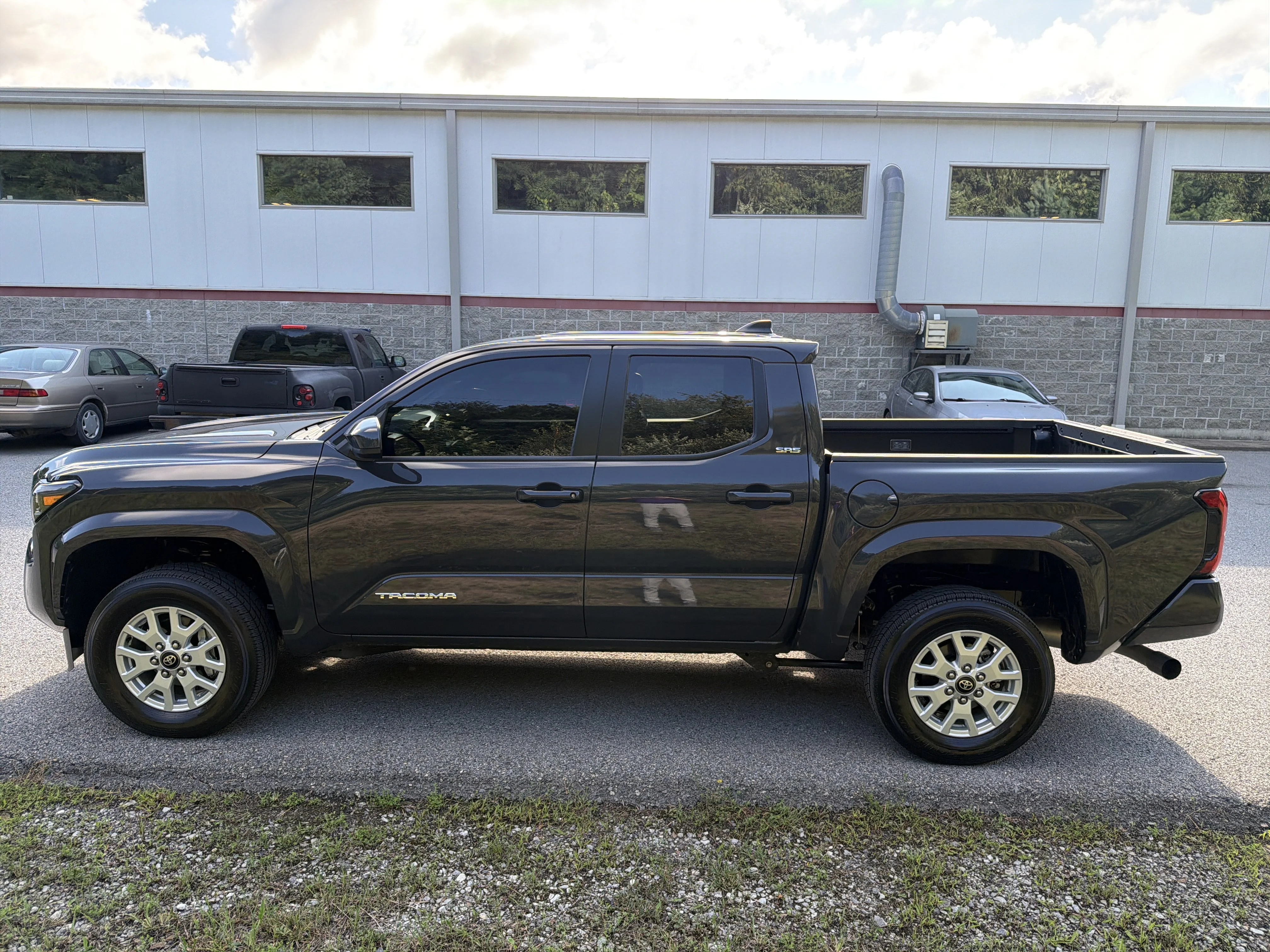 2024 Toyota Tacoma SR5 - Photo 6