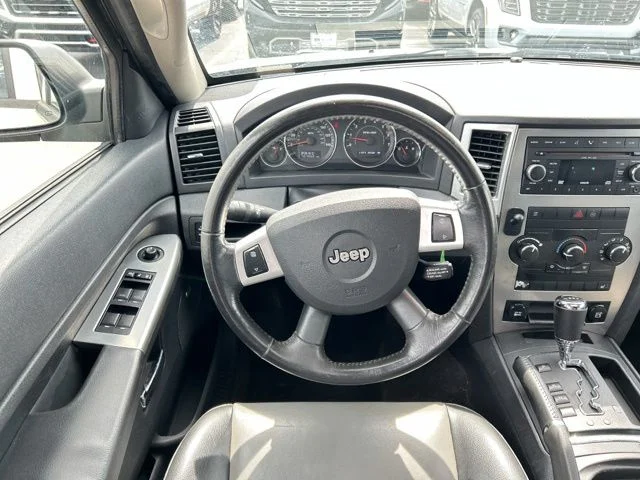 Used 2009 Light Graystone Pearl Jeep Laredo image 22