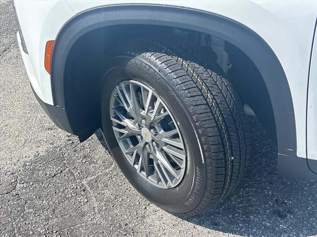 New 2026 Summit White Chevrolet LT image 22