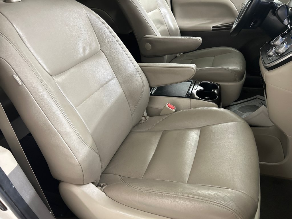 Used 2020 White Toyota XLE image 14