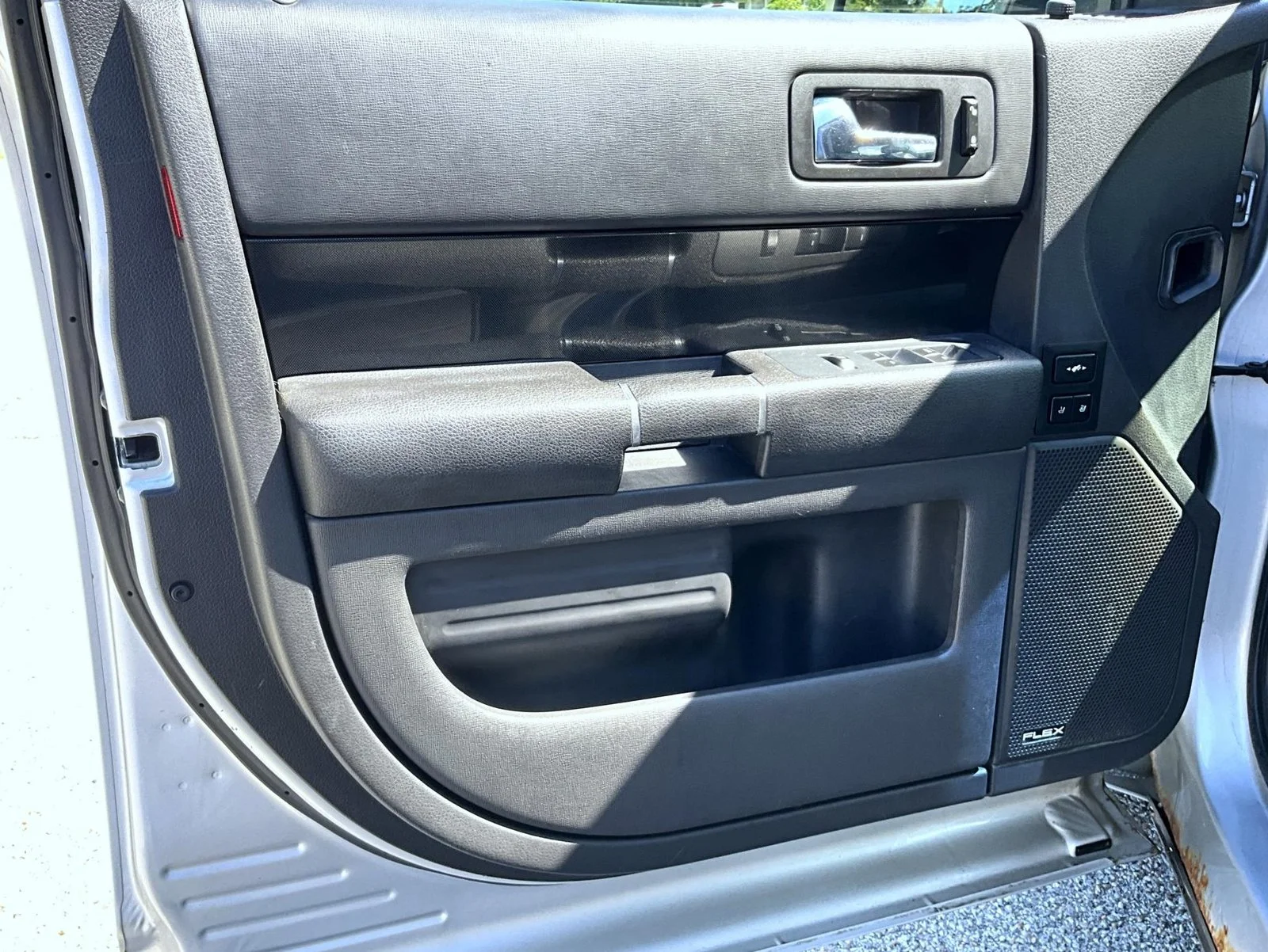 Used 2012 Silver Ford Titanium image 10