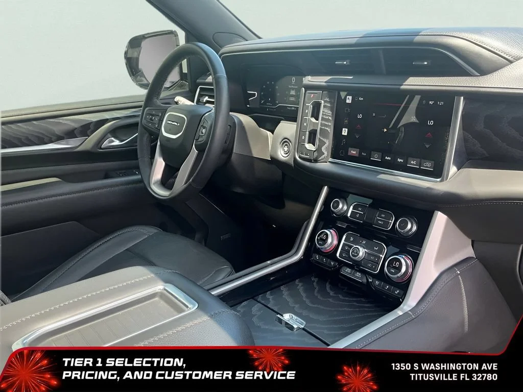 Used 2022 White Frost Tricoat GMC Denali image 17